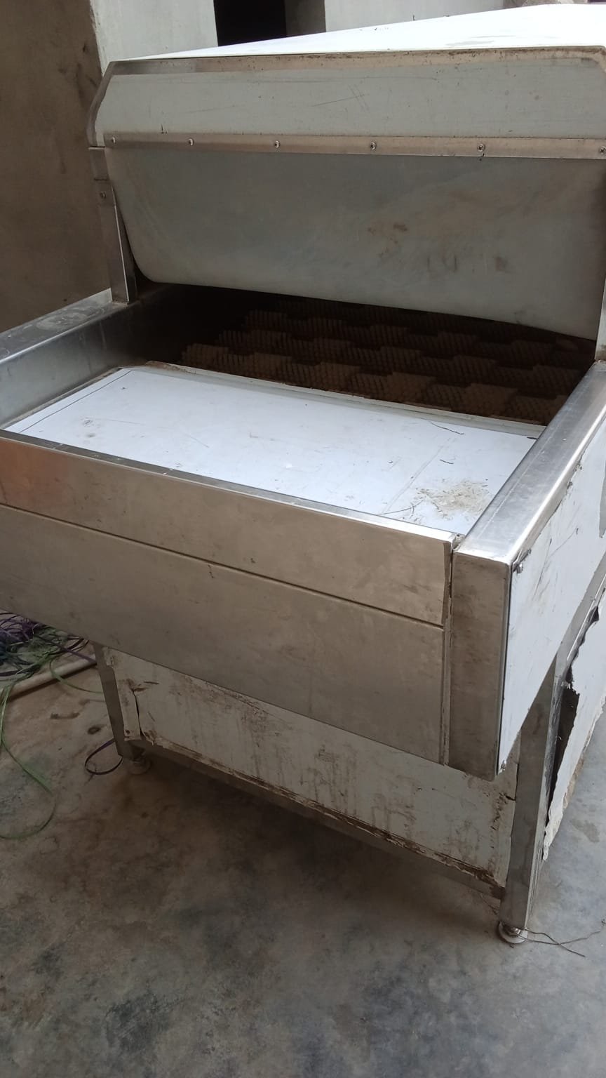 INDUSTRIAL FRUIT/VEGETABLE WASHER ,DRYER AND VIBERATING BELT.