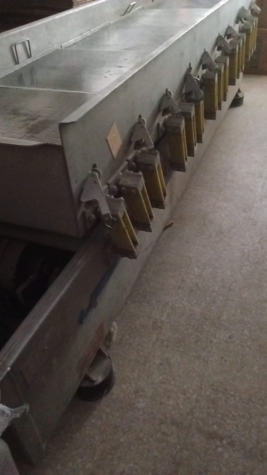 INDUSTRIAL FRUIT/VEGETABLE WASHER ,DRYER AND VIBERATING BELT.