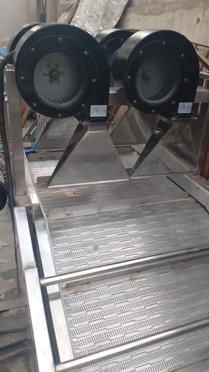 industrial fruit & vegetable washer ,with dryer and vibrating belt.3 piece line washer